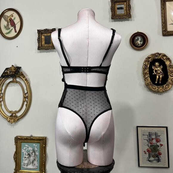 Frederick’s of Hollywood Black & Gold Lace Bodysuit Toyna – Size Small - Picture 4 of 5